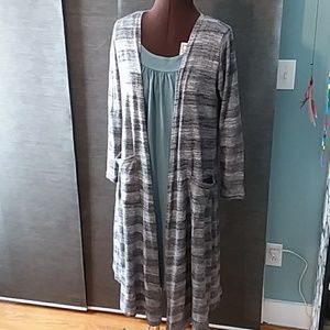 LuLaRoe Sarah sweater